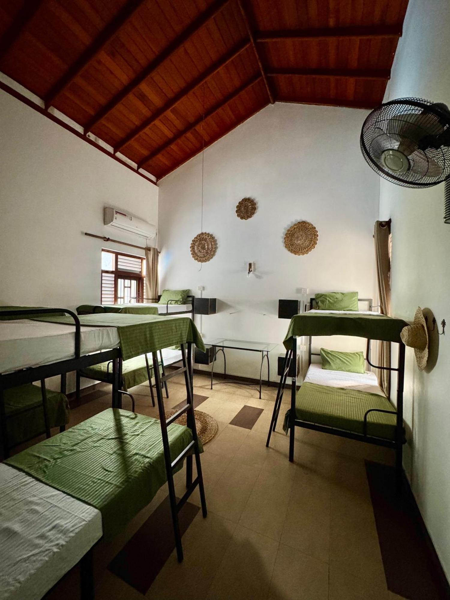 Hari Hari Hostel Weligama Exterior photo